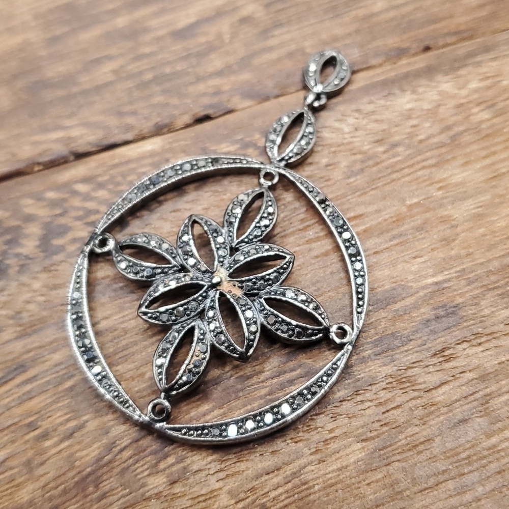 Monet Black crystal victorian pendant